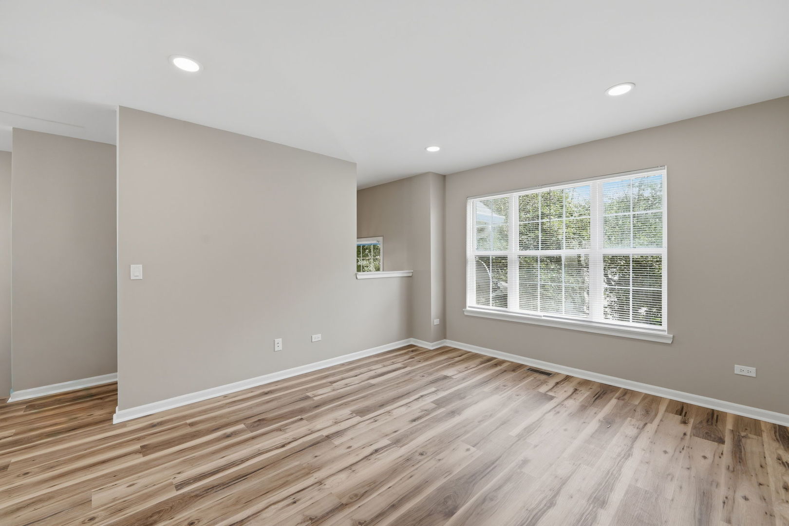 34308 N Goldenrod Road Property Photo 9