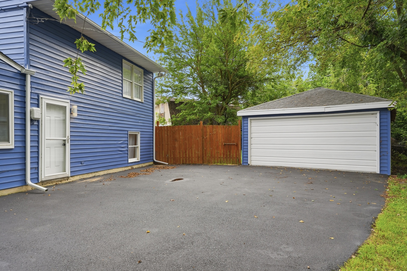225 Malibu Drive Property Photo 4