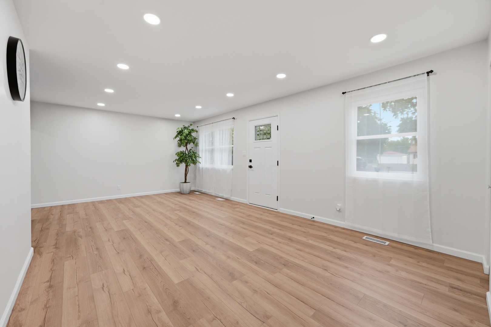 225 Malibu Drive Property Photo 5