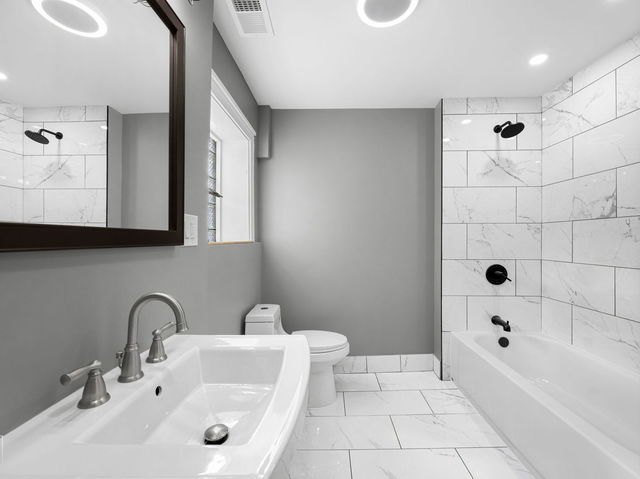 2014 N Whipple Street Property Photo 5
