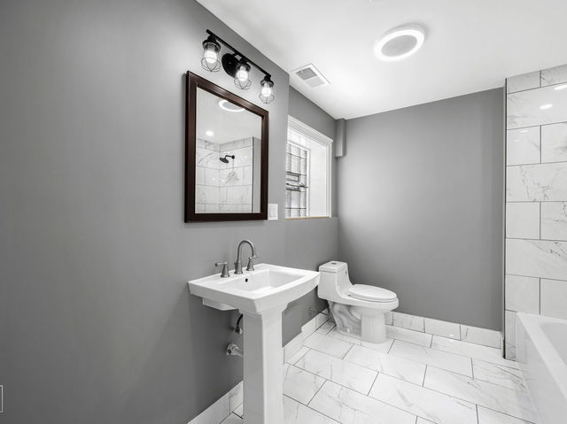 2014 N Whipple Street Property Photo 9