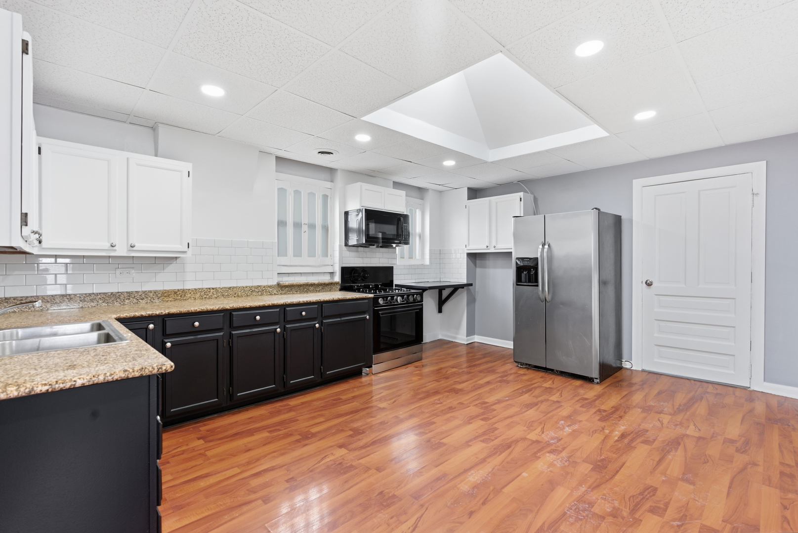 2014 N Whipple Street Property Photo 18