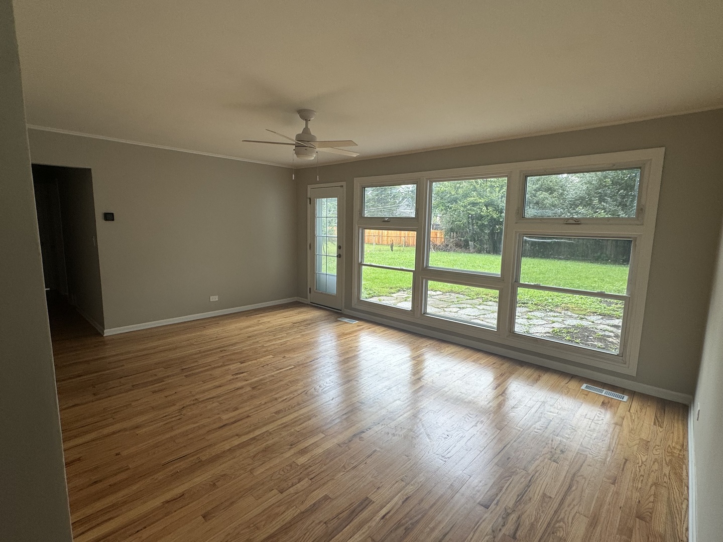 1421 N Wilke Road Property Photo 3