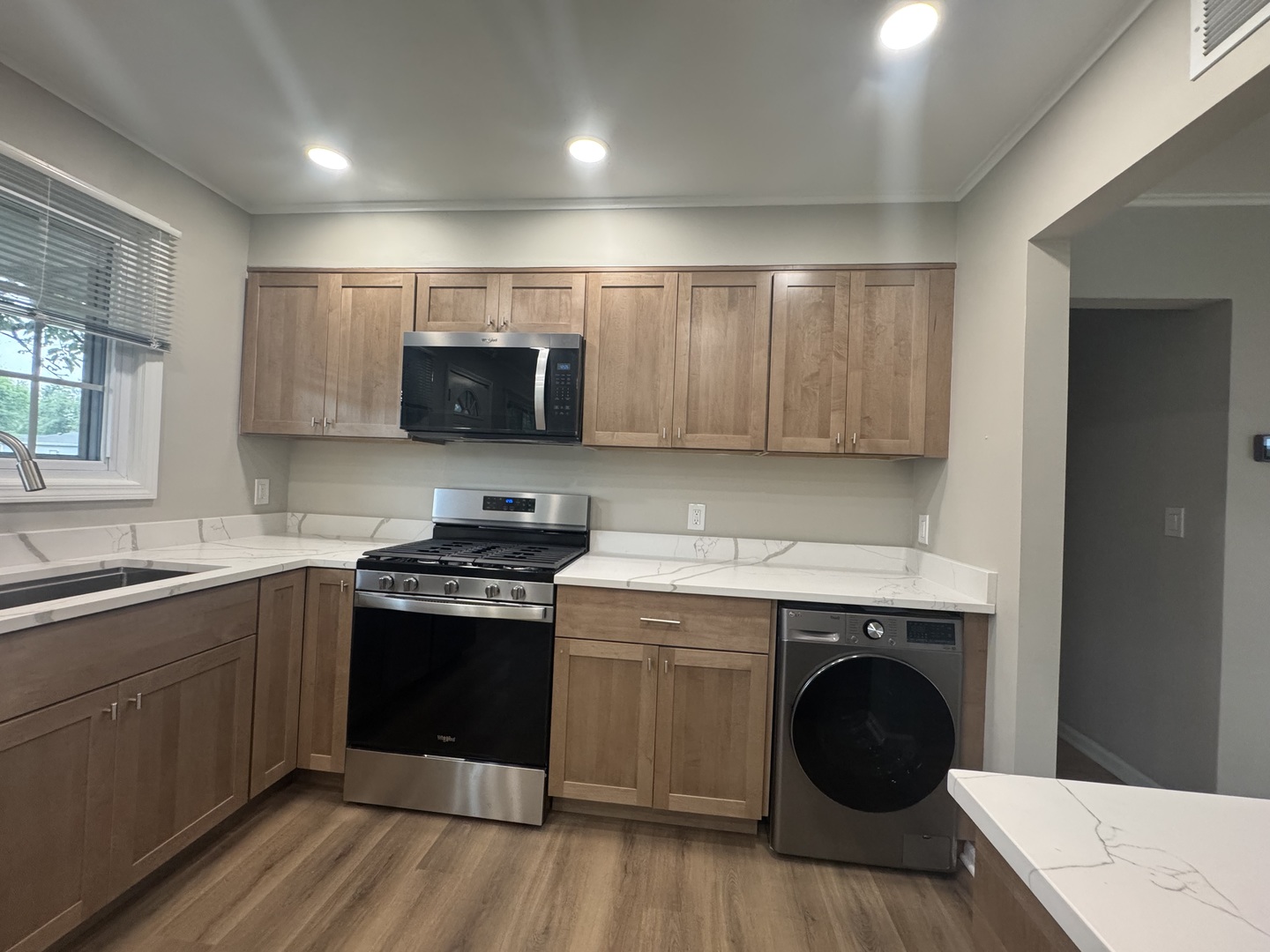 1421 N Wilke Road Property Photo 6