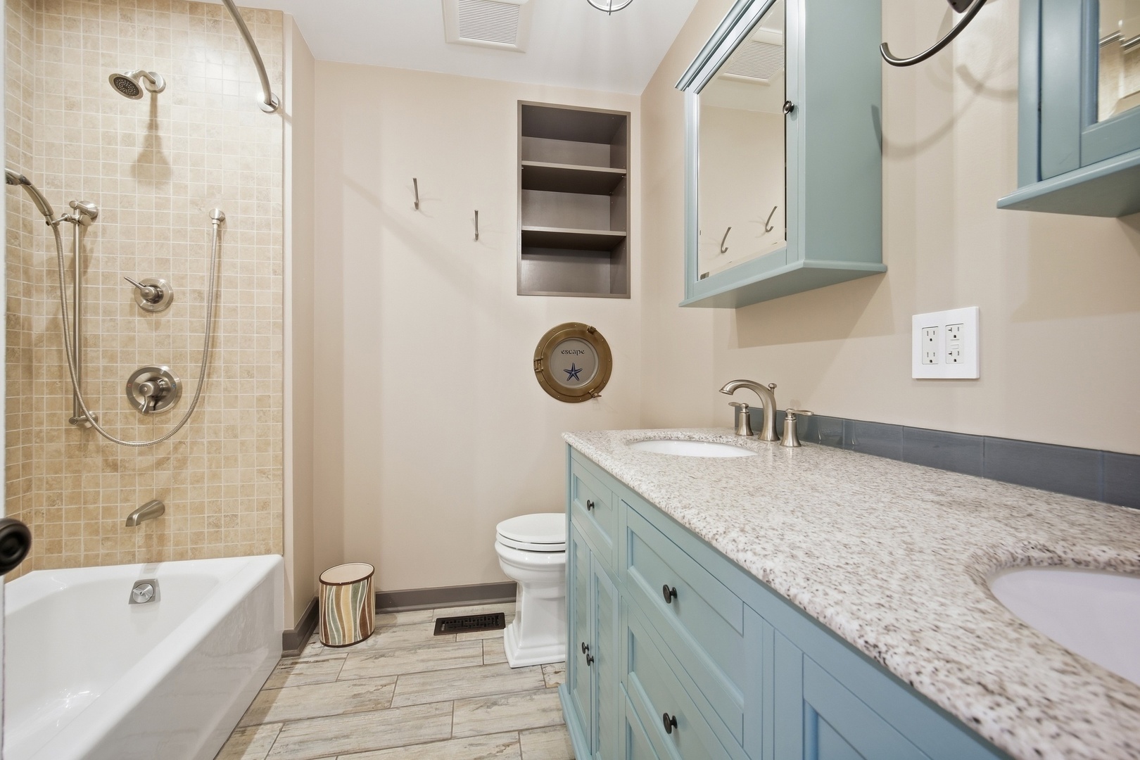 135 W King Arthur Court Property Photo 7