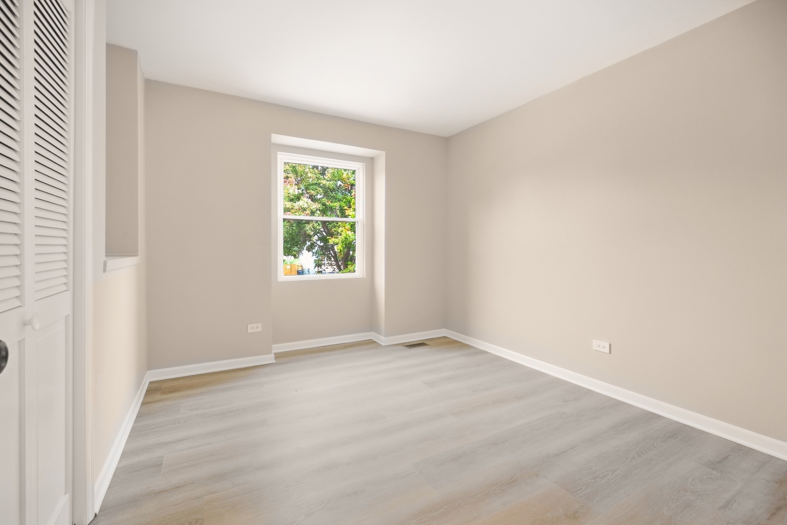 135 W King Arthur Court Property Photo 8