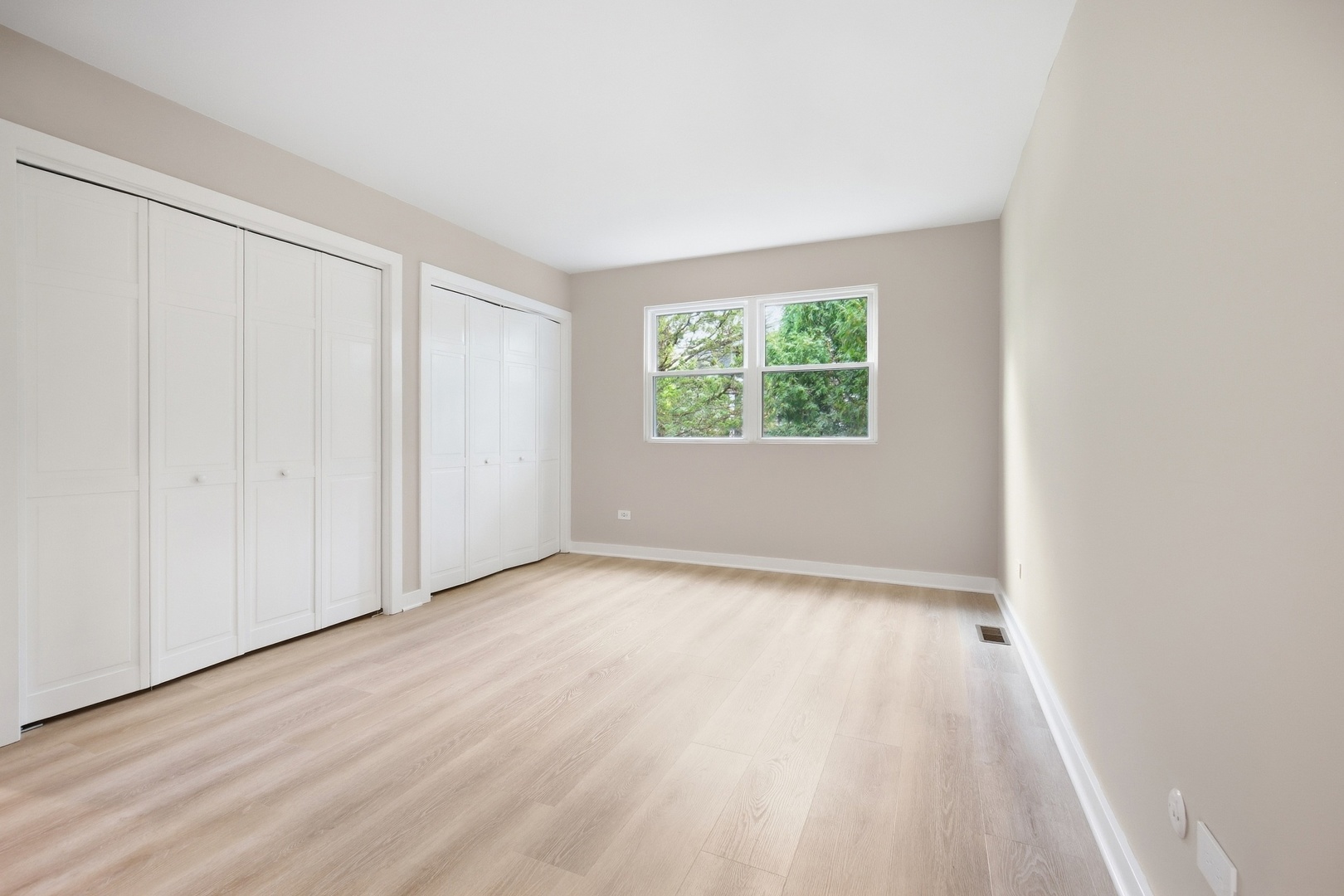 135 W King Arthur Court Property Photo 9