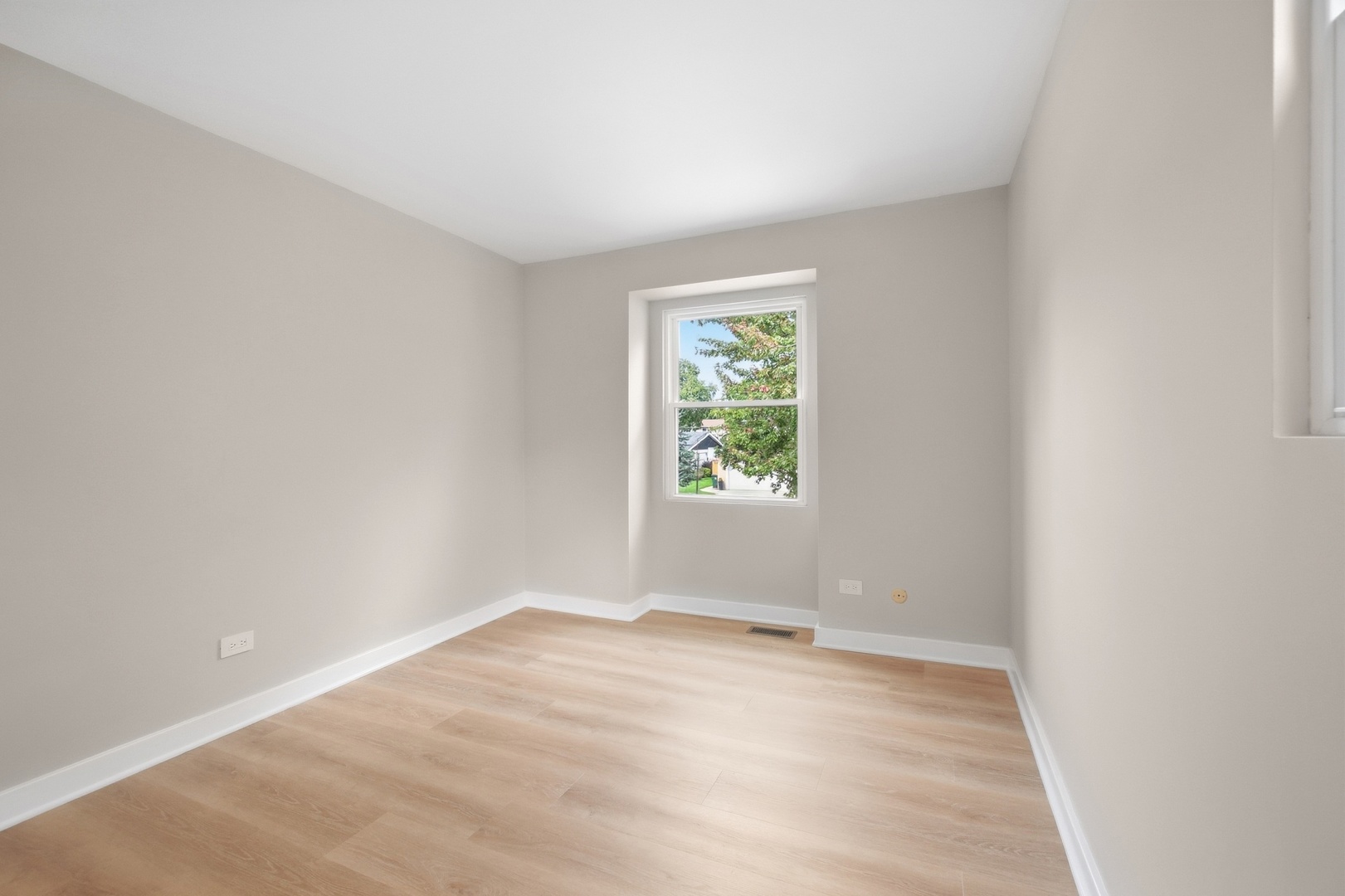 135 W King Arthur Court Property Photo 12