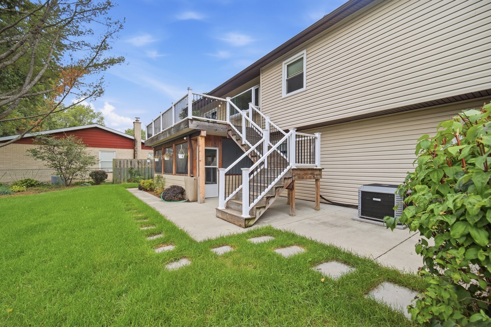 135 W King Arthur Court Property Photo 23