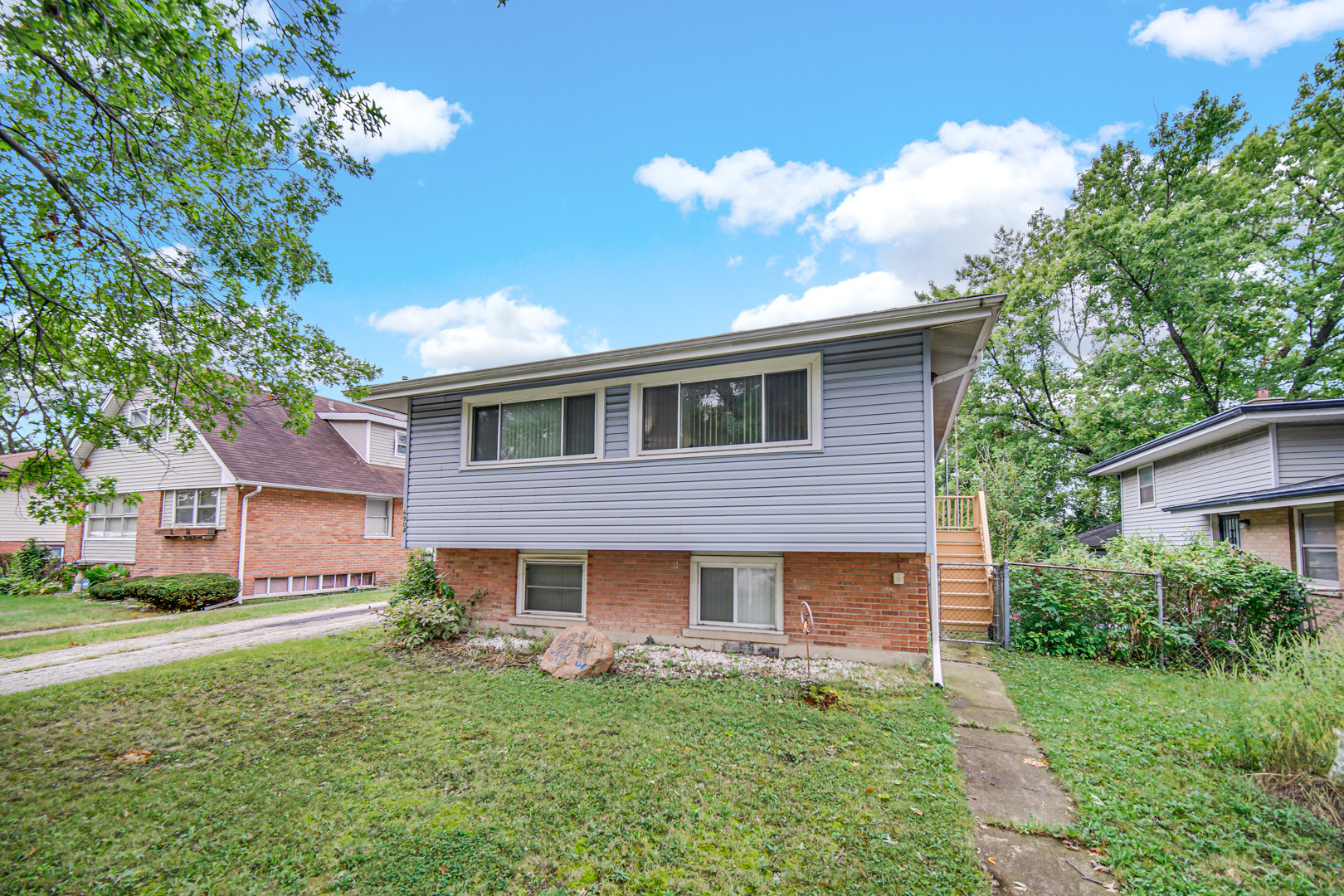 16904 Old Elm Drive Property Photo 3