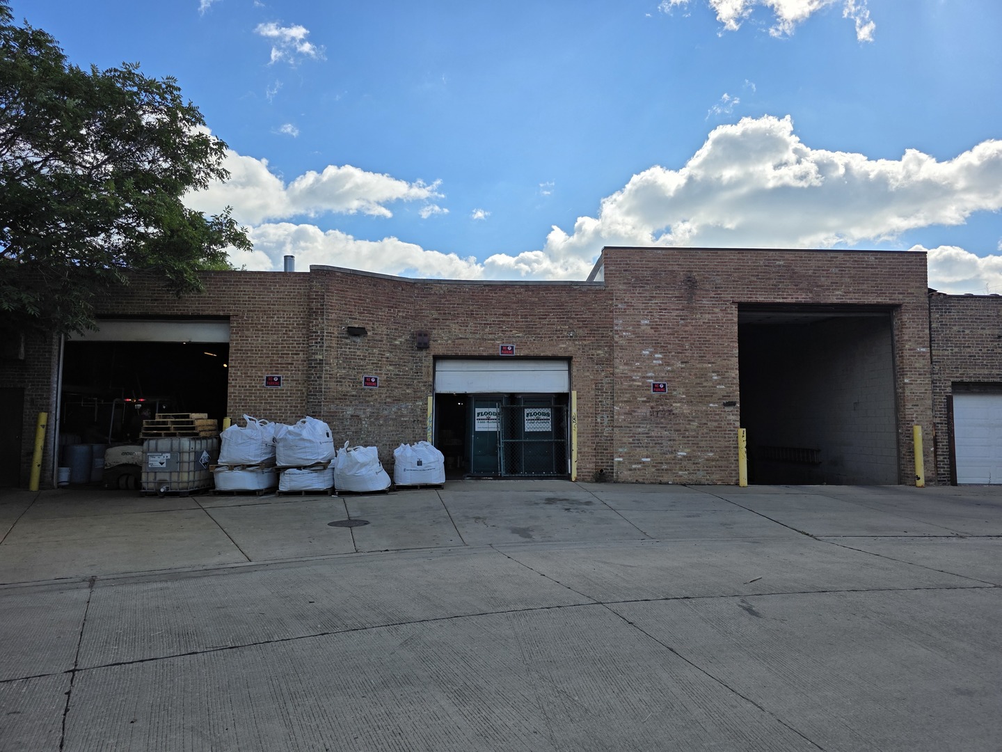 1618-22 N Throop Street Property Photo 4