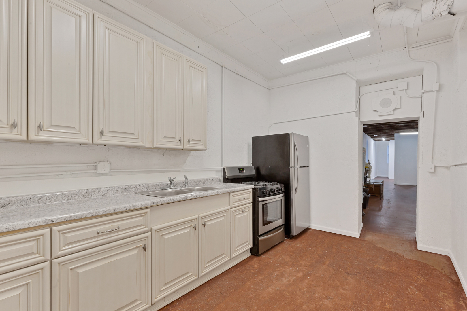 194 N Entrance Avenue Property Photo 45