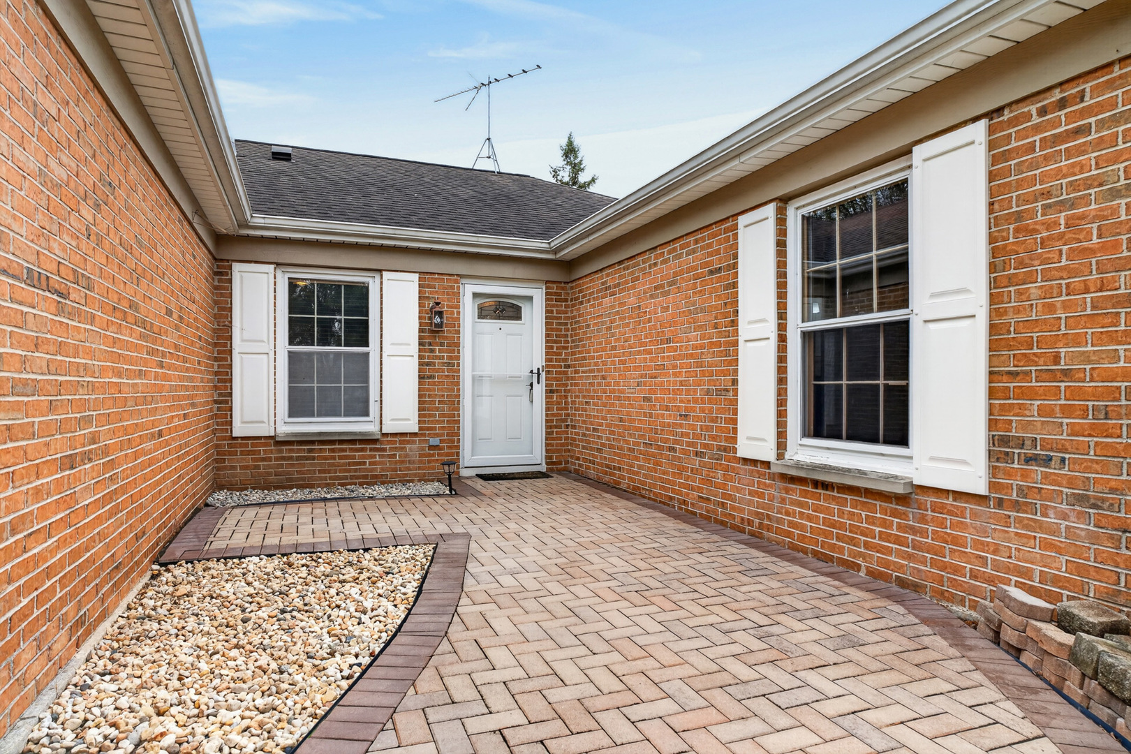 650 Wainsford Drive Property Photo 2