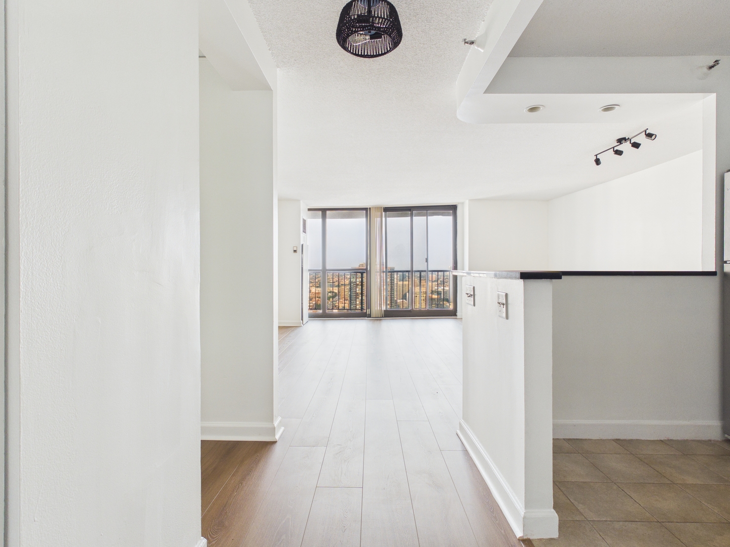 10 E Ontario Street 4205 Property Photo 2