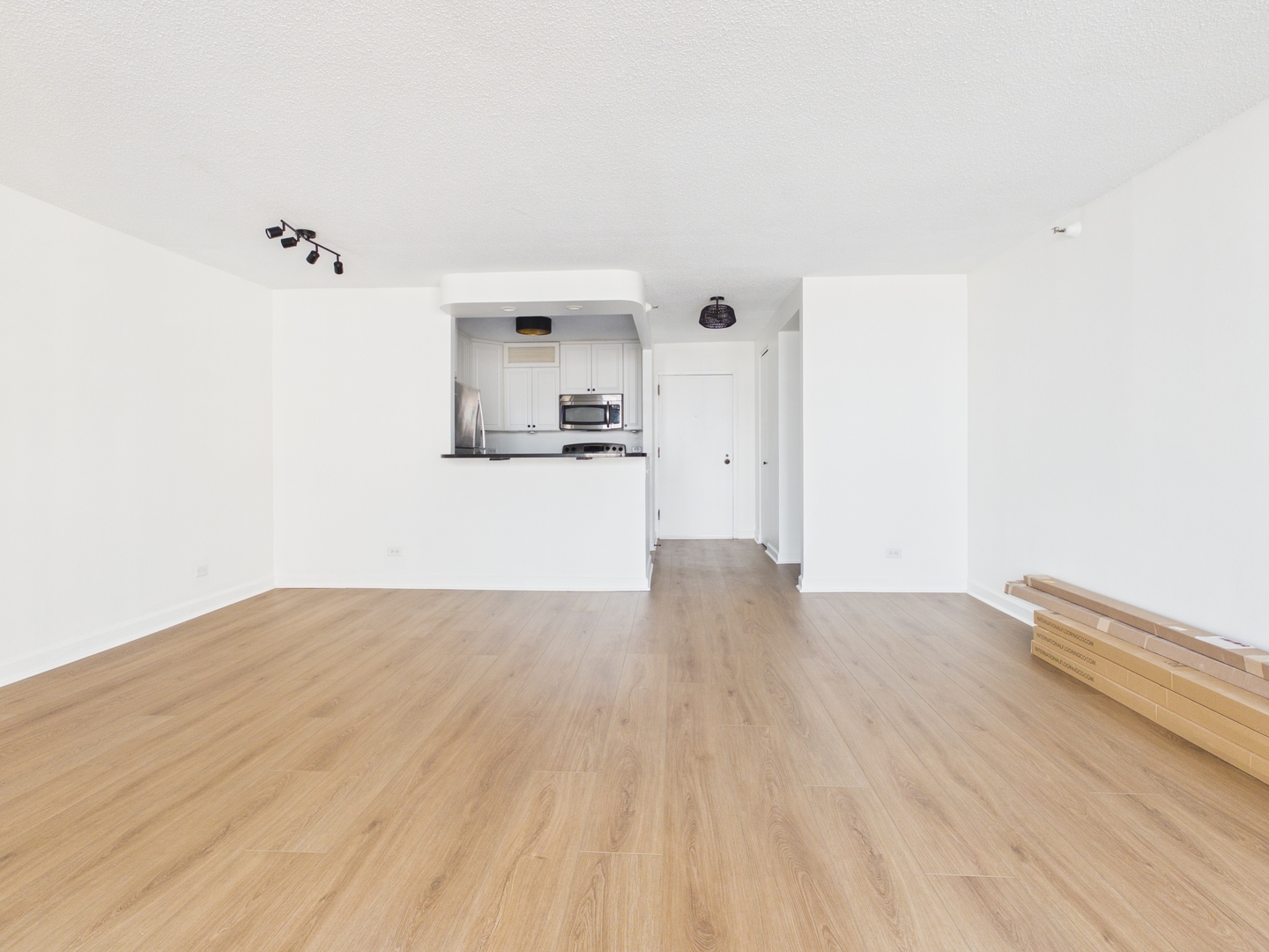 10 E Ontario Street 4205 Property Photo 8