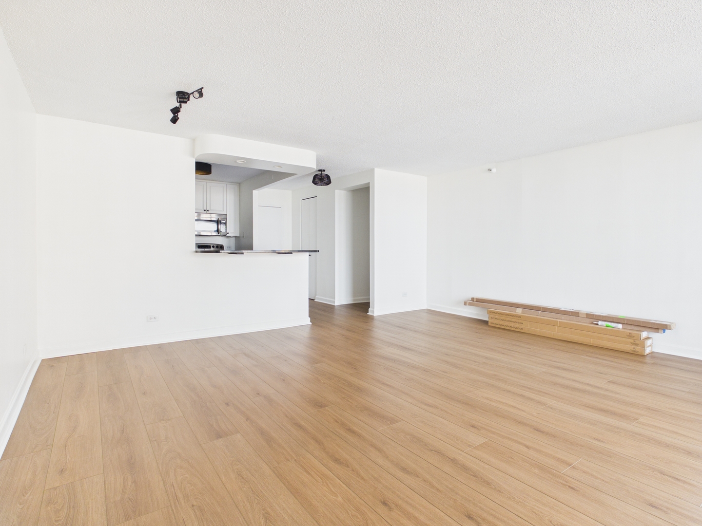 10 E Ontario Street 4205 Property Photo 9