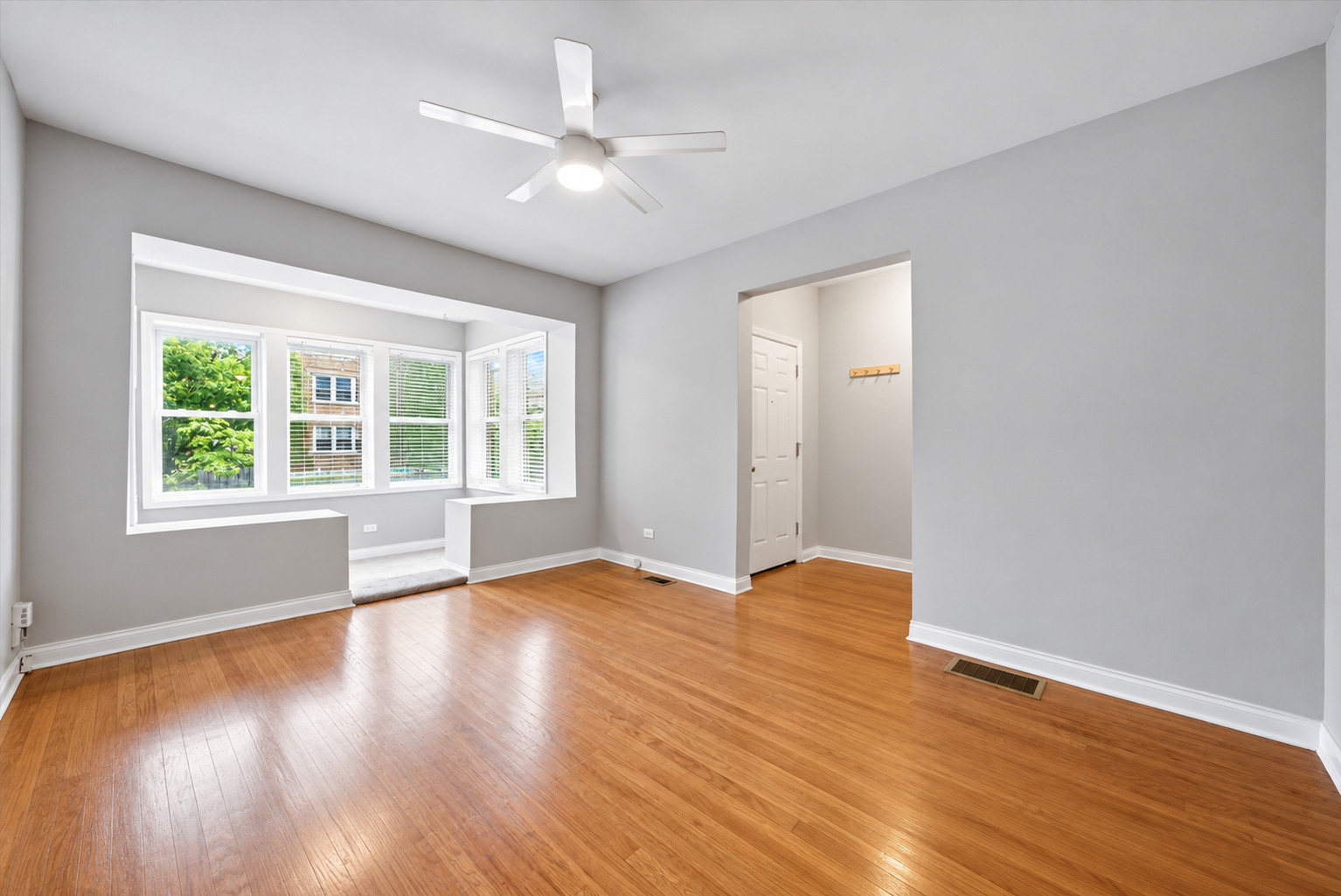 5039 W Cullom Avenue 2 Property Photo 3