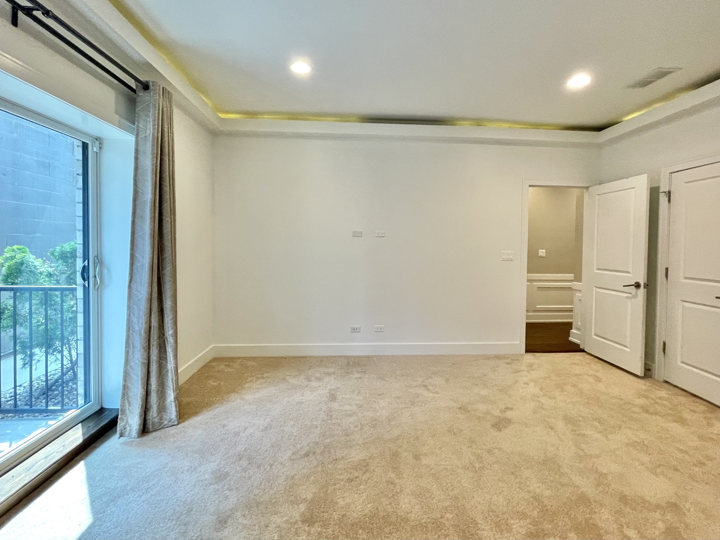 2453 W Irving Park Road 1e Property Photo 15