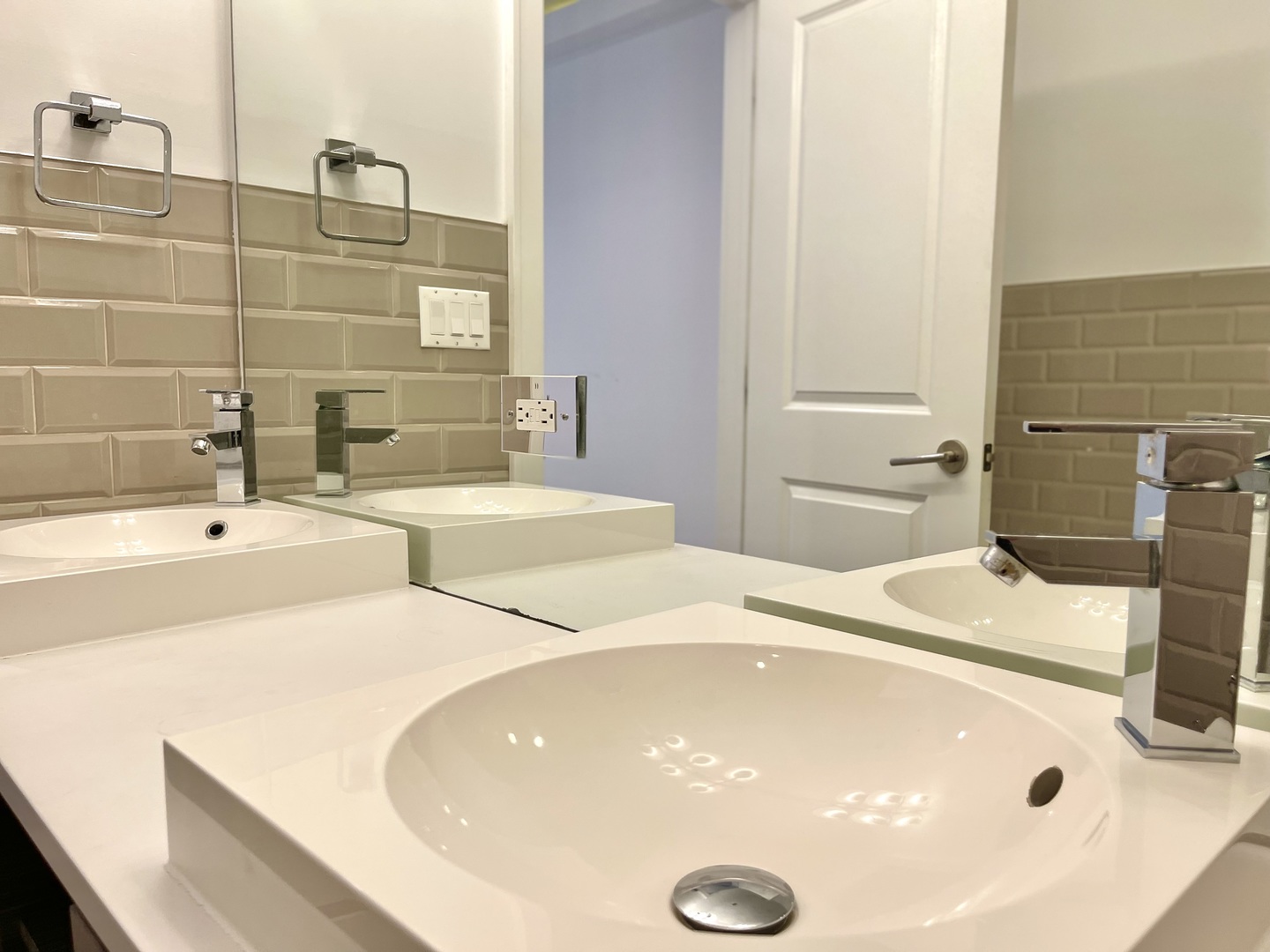 2453 W Irving Park Road 1e Property Photo 16
