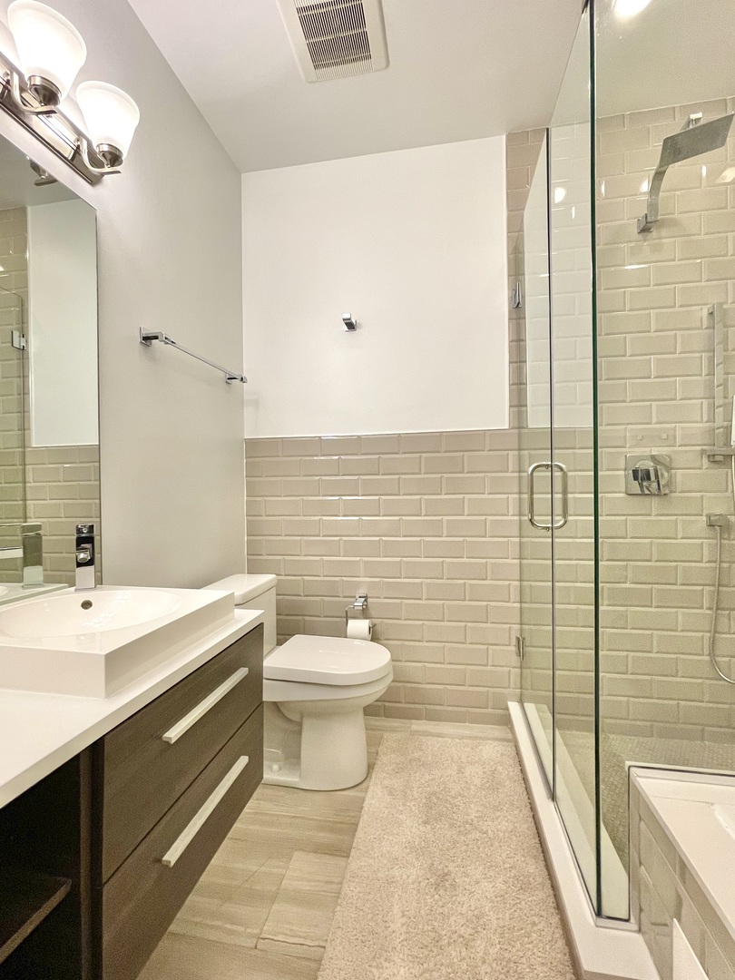 2453 W Irving Park Road 1e Property Photo 17