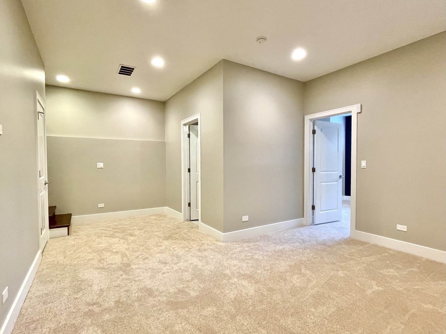 2453 W Irving Park Road 1e Property Photo 32