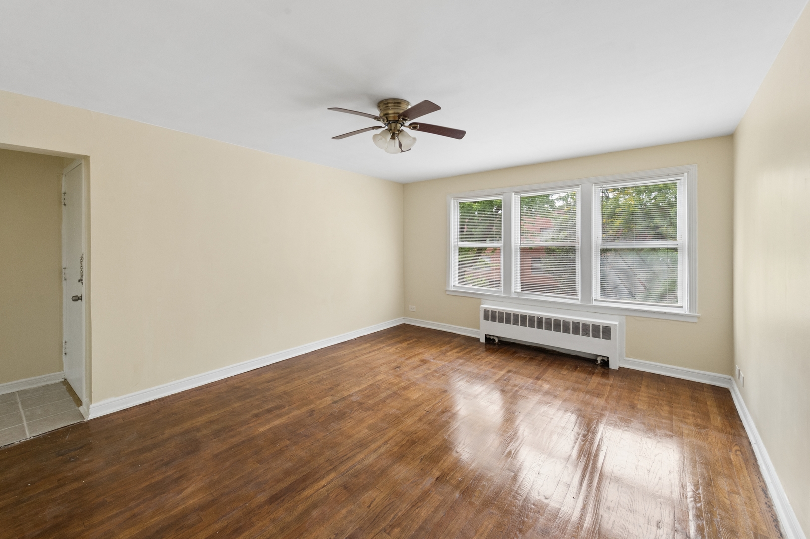 6547 N California Avenue 2n Property Photo 4