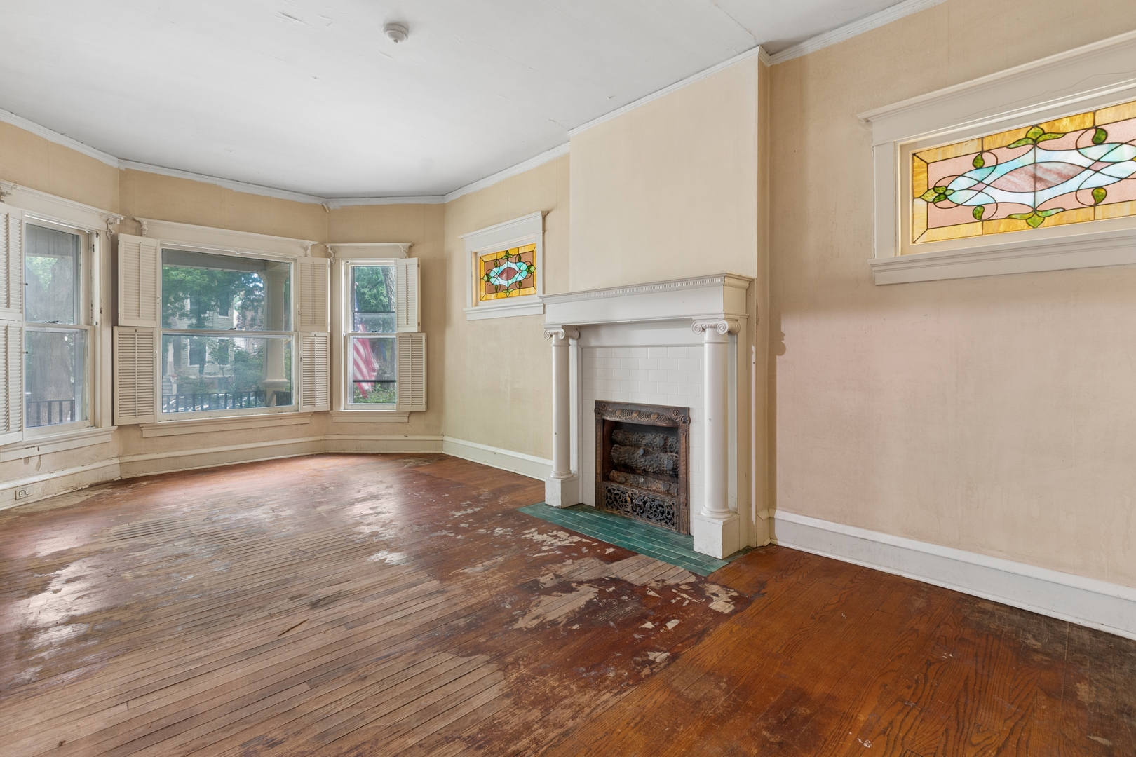 1435 W Glenlake Avenue Property Photo 2
