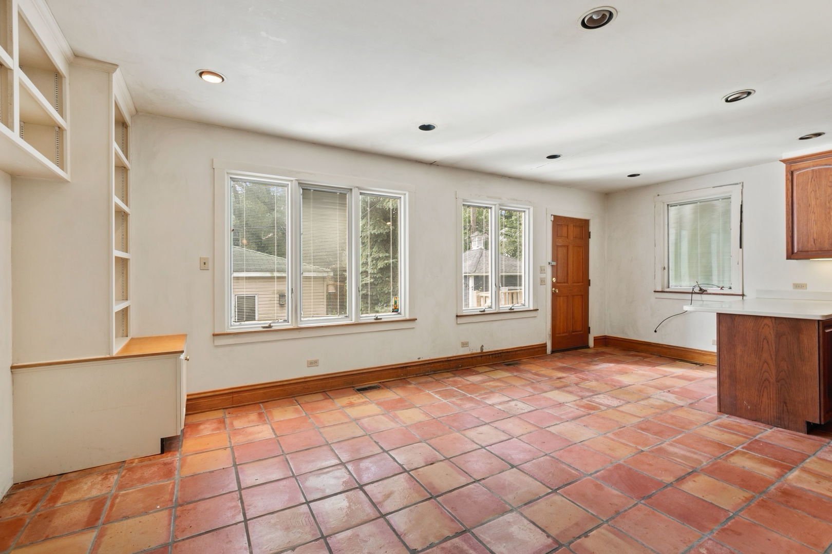 1435 W Glenlake Avenue Property Photo 6