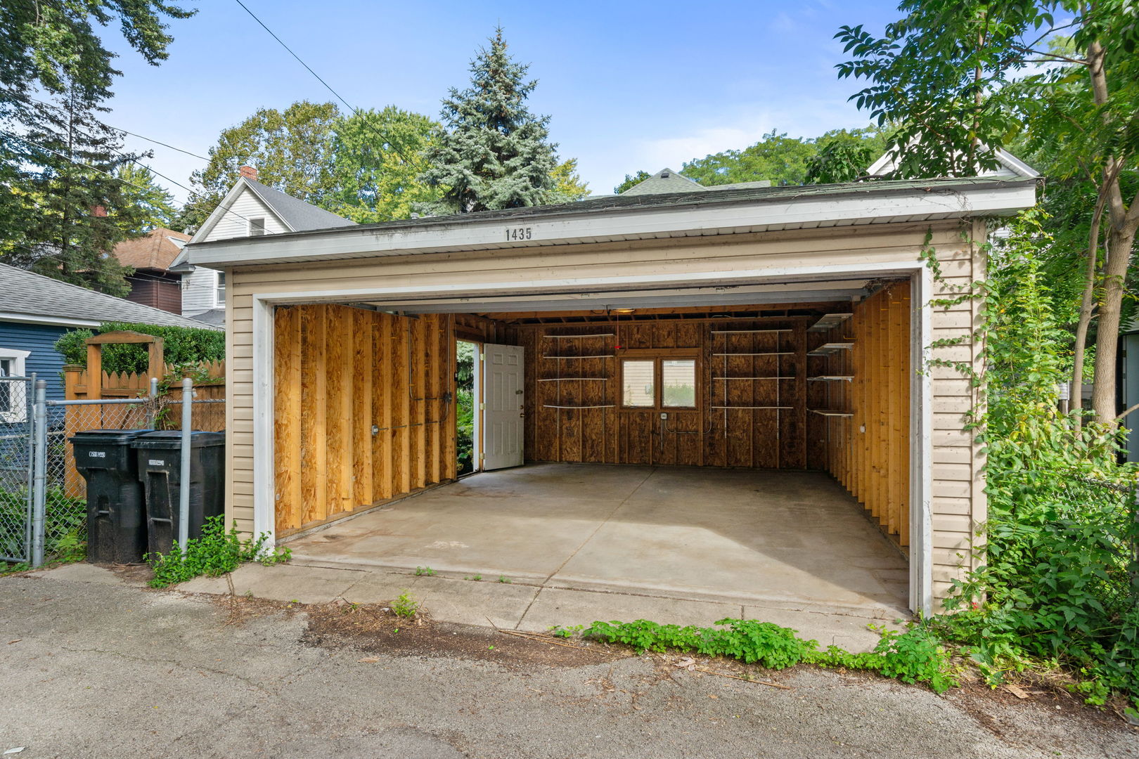 1435 W Glenlake Avenue Property Photo 15