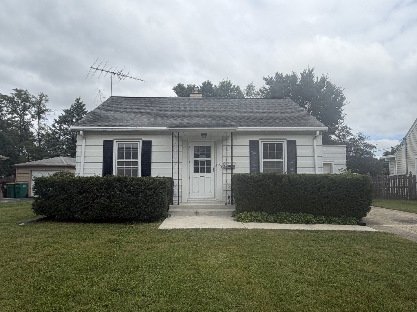 1607 Stratford Court Property Photo 1