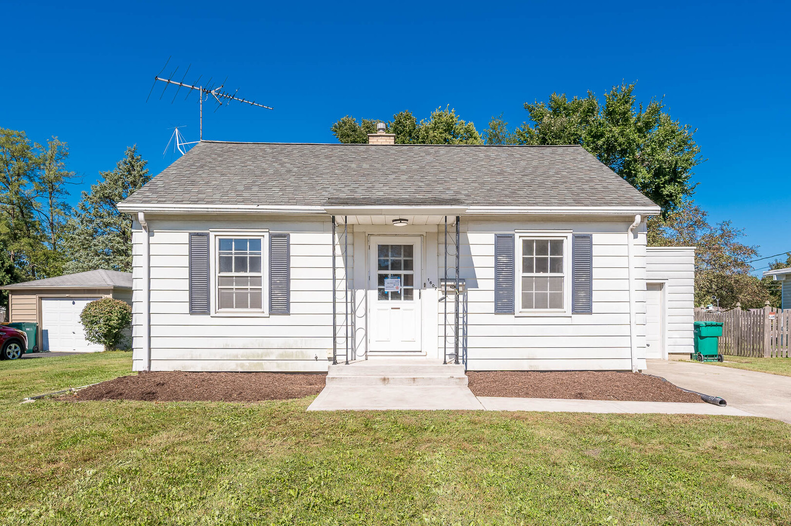 1607 Stratford Court Property Photo 1