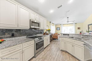 881 Mandarin Drive Property Photo 5