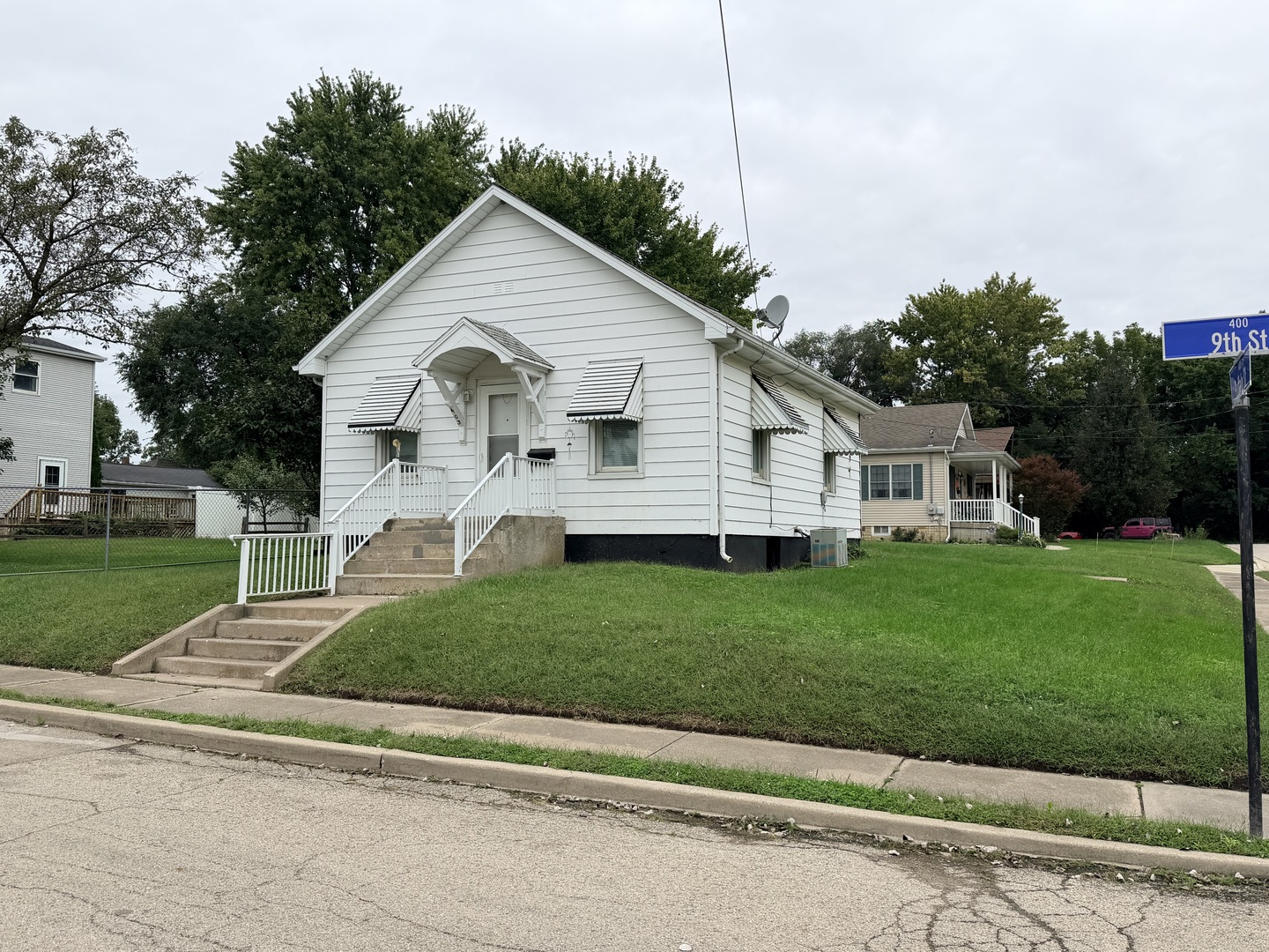 403 E 9th Street Property Photo 1