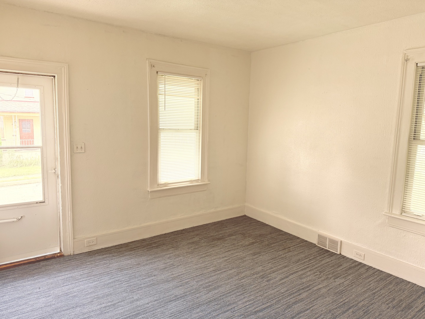 403 E 9th Street Property Photo 2