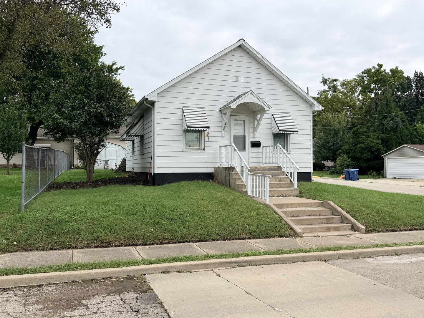 403 E 9th Street Property Photo 8