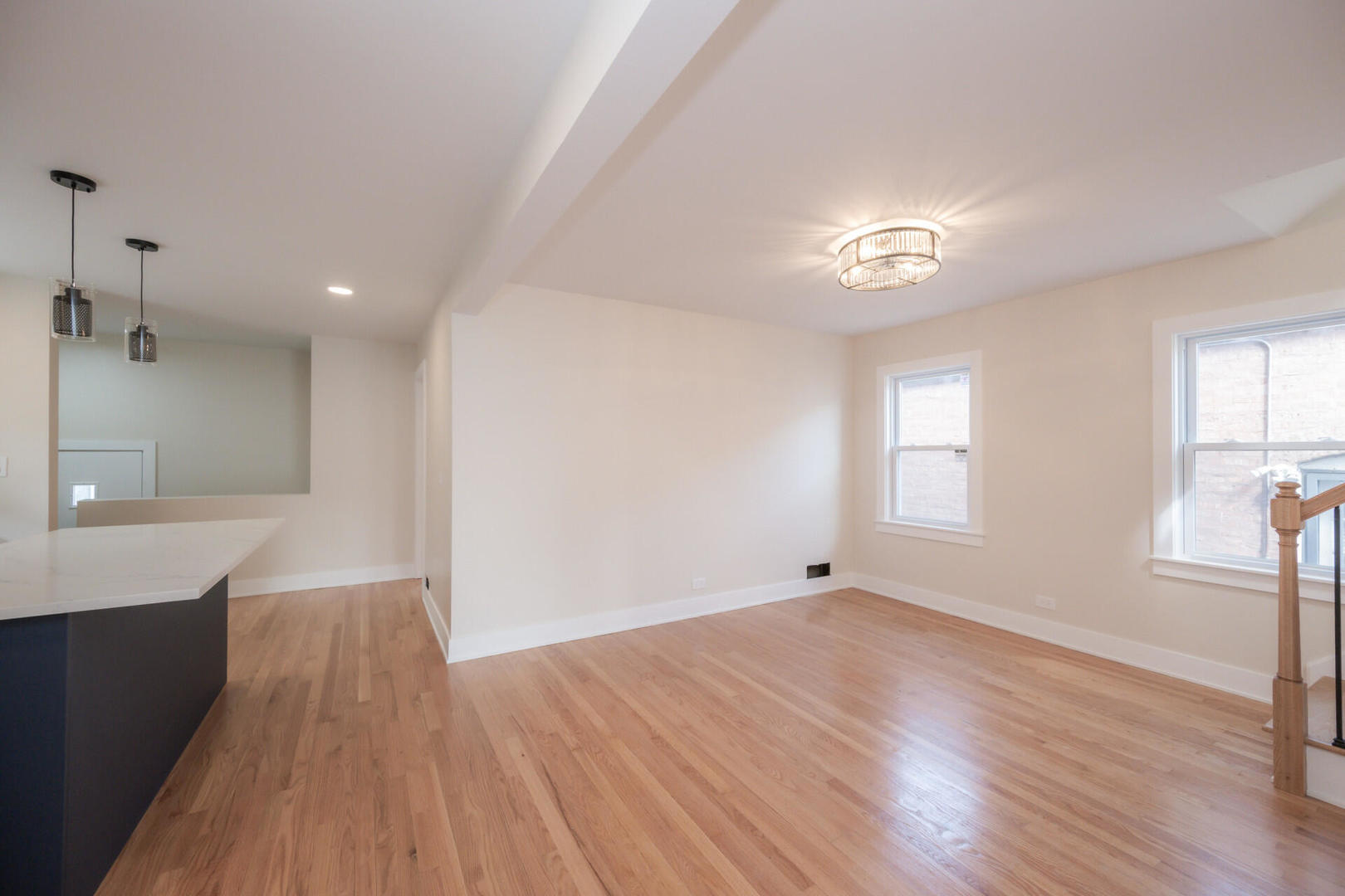 8728 S King Drive Property Photo 6