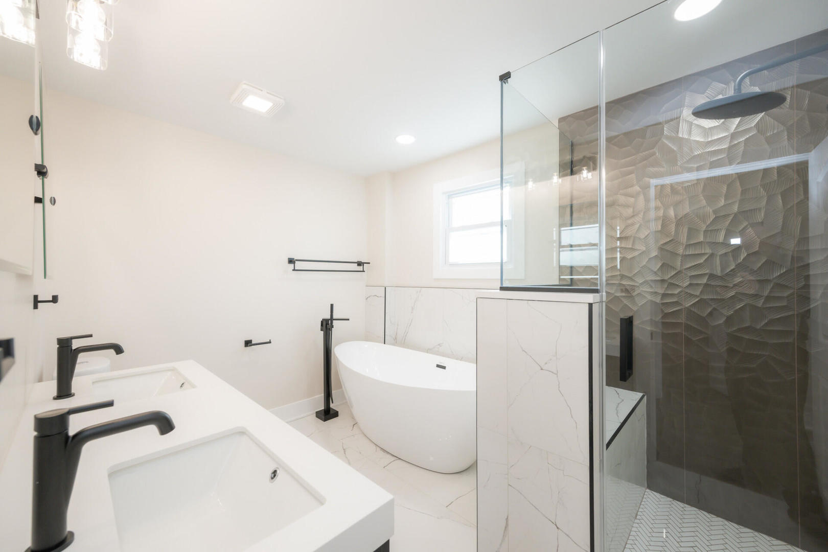 8728 S King Drive Property Photo 15