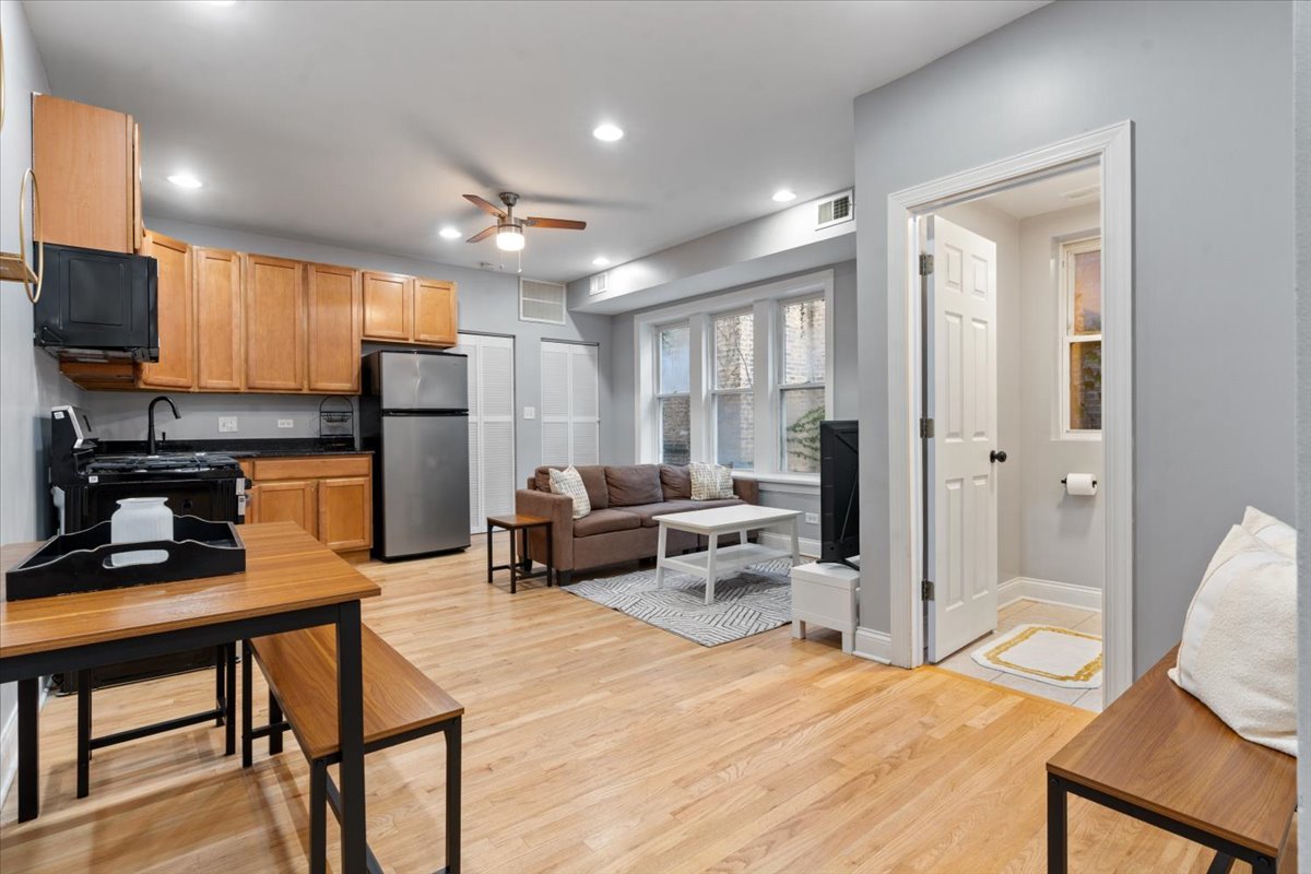6812 N Wayne Avenue 3e Property Photo 2