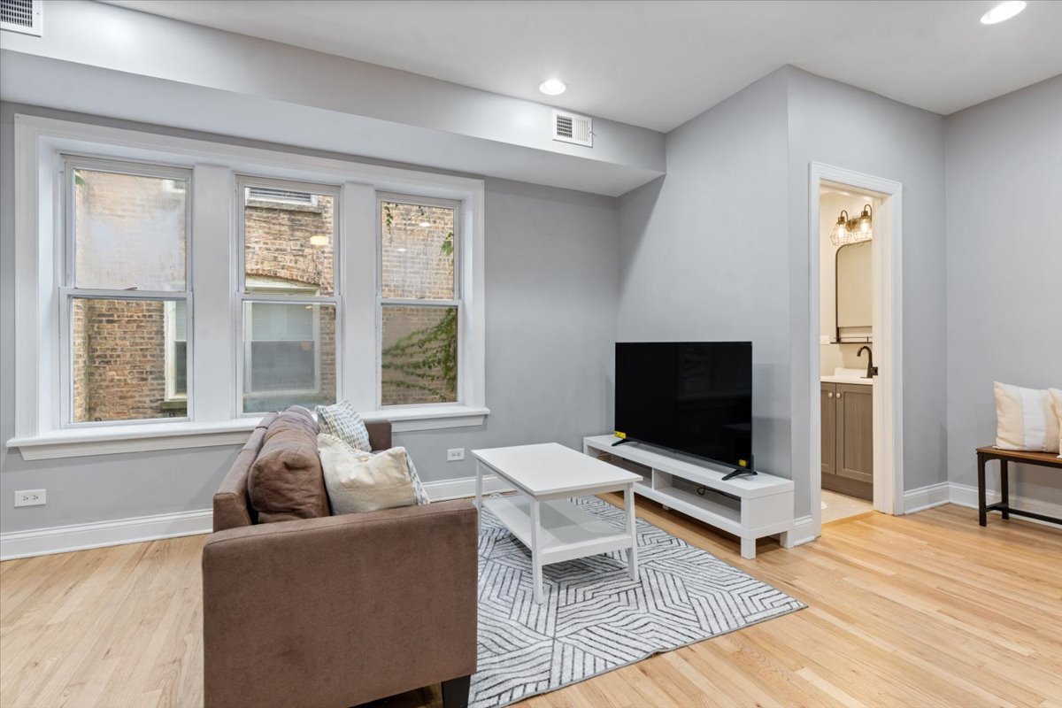 6812 N Wayne Avenue 3e Property Photo 4