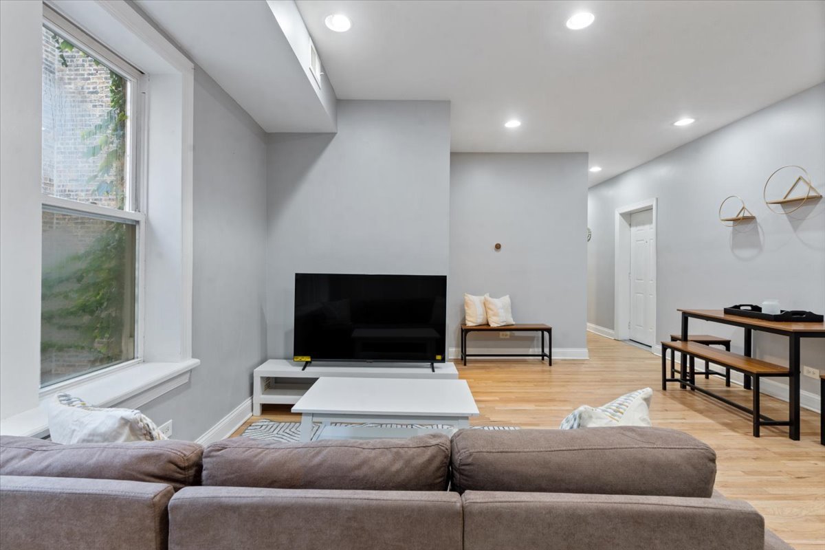 6812 N Wayne Avenue 3e Property Photo 5
