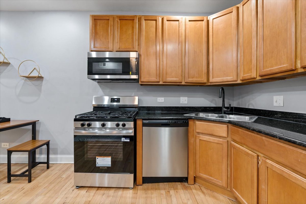 6812 N Wayne Avenue 3e Property Photo 7