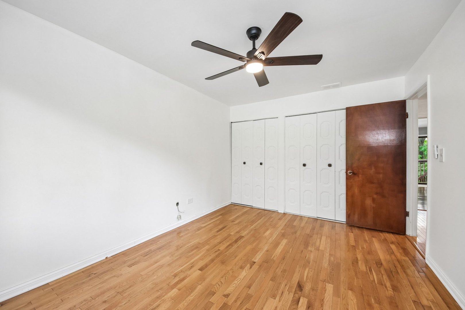 105 W Dover Drive Property Photo 17