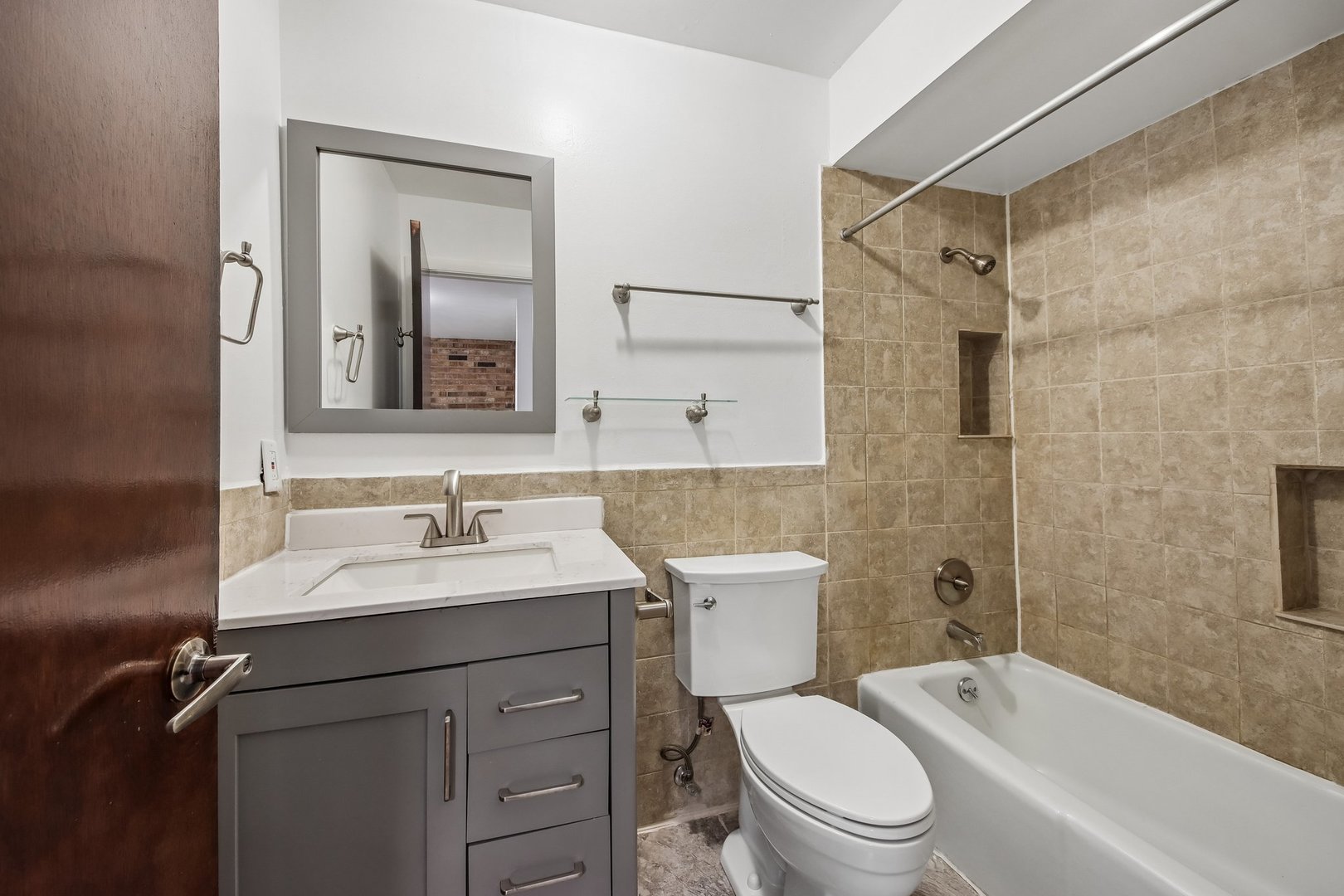 105 W Dover Drive Property Photo 19