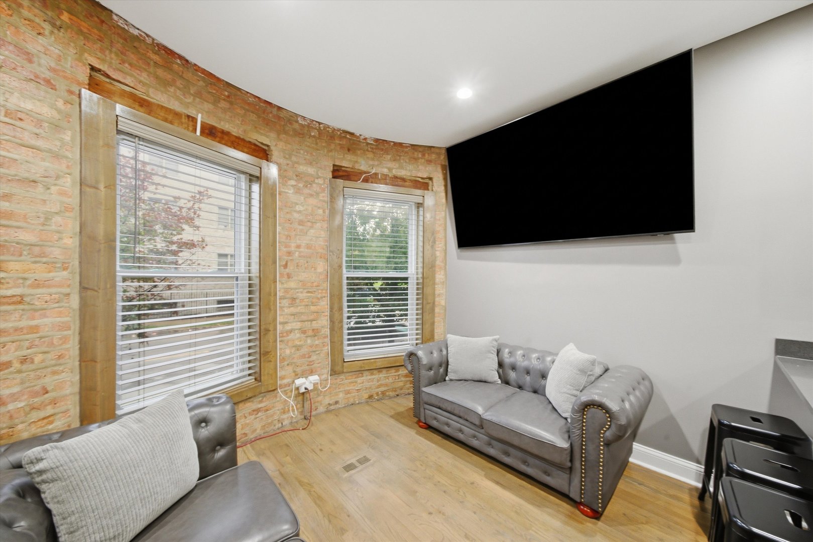 231 E 59th Street 1 Property Photo 8