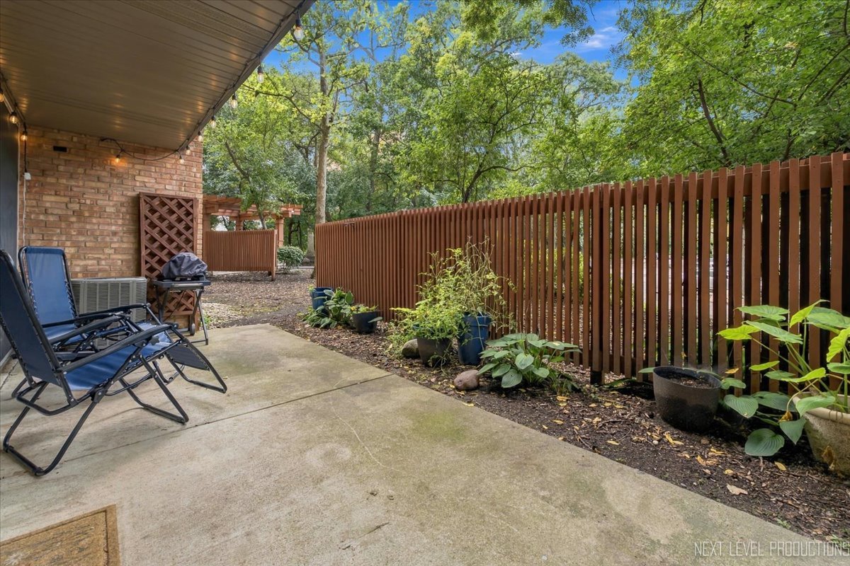 5900 Oakwood Drive 1j Property Photo 4