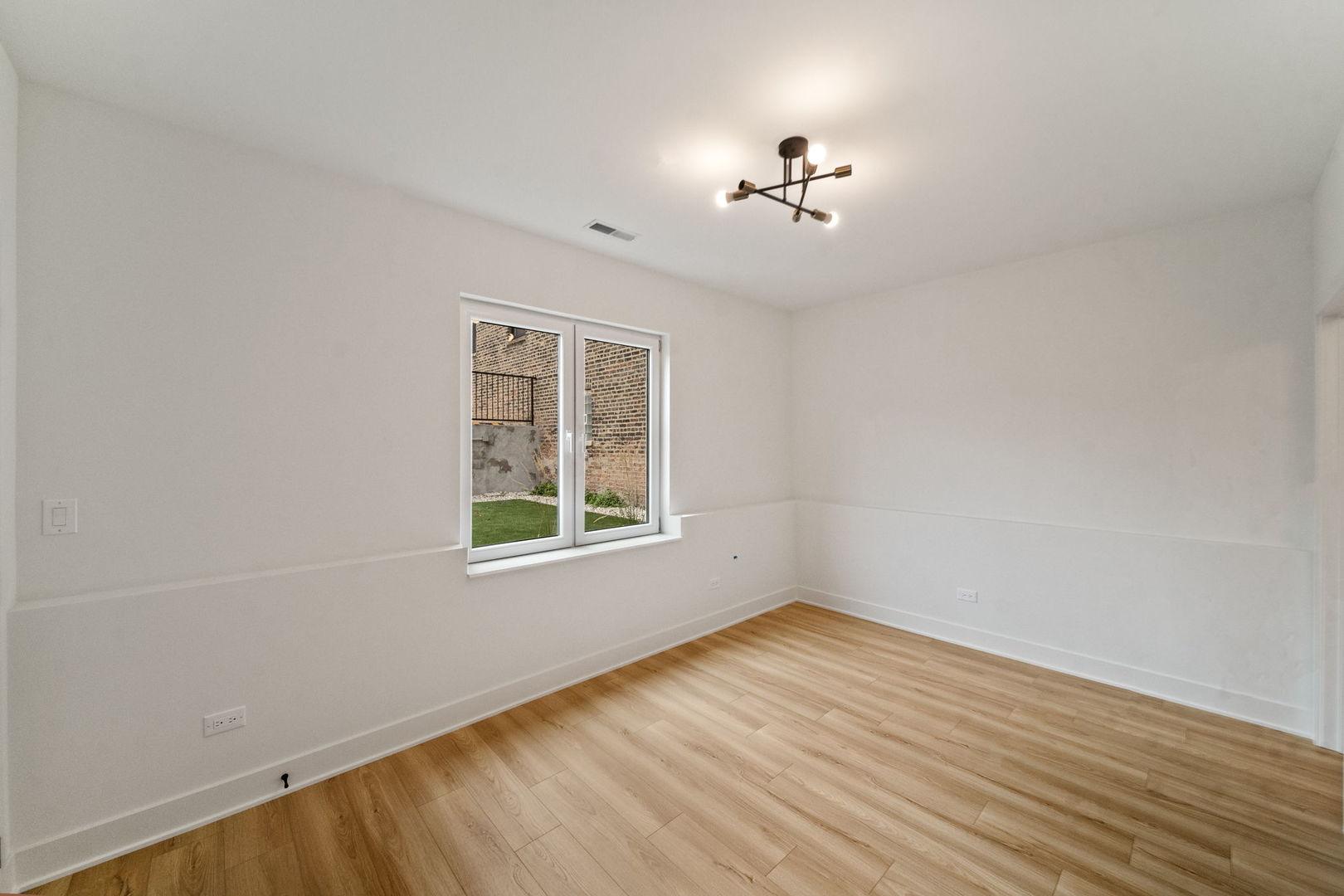 1355 W 16th Street 1 Property Photo 12