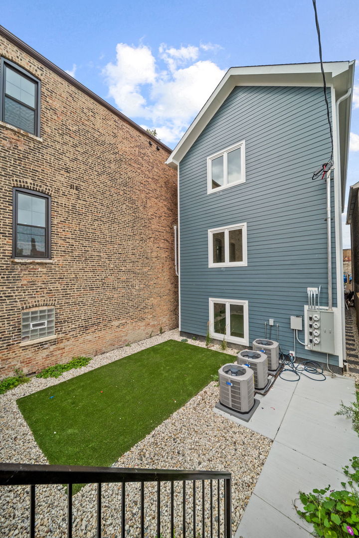 1355 W 16th Street 1 Property Photo 19