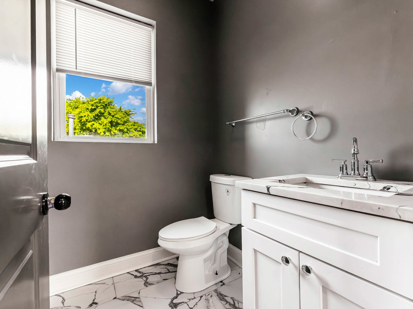 2552 W 59th Street Property Photo 16