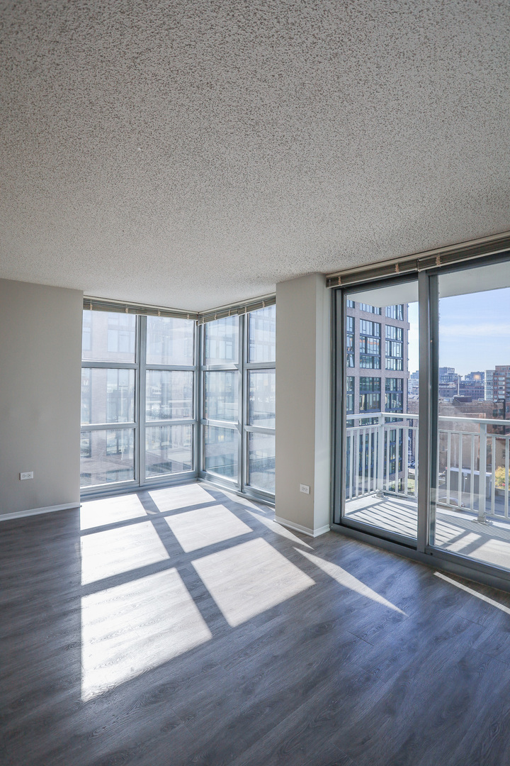 180 N Jefferson Street 2710 Property Photo 5