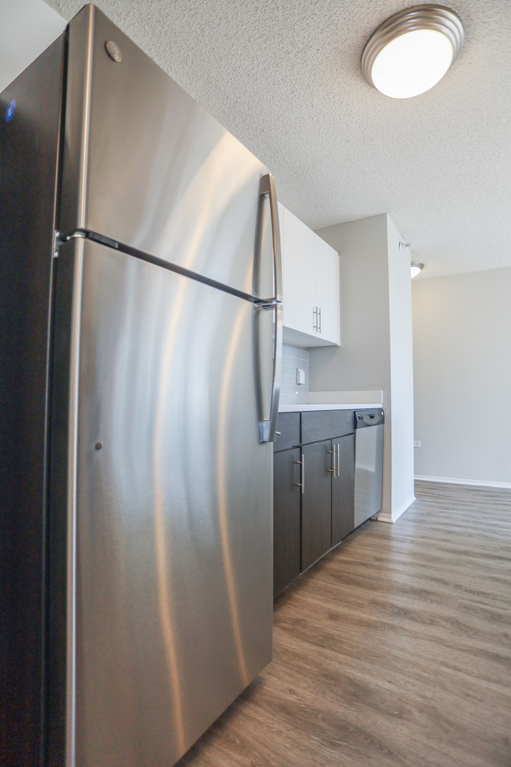 180 N Jefferson Street 2710 Property Photo 6